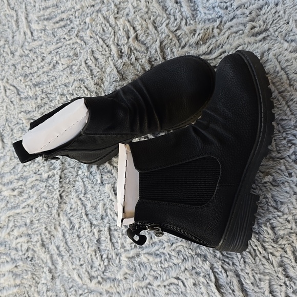 Blowfish Malibu Kids Girls Redsen-k Chelsea Boot, Black Saddlerock size 13 NWT - Picture 5 of 8